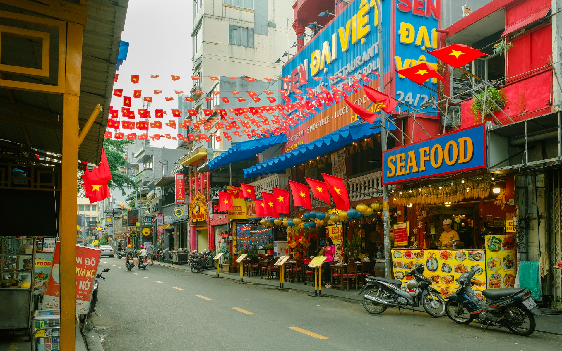 Culinary Adventures in Ho Chi Minh City: Your Ultimate Foodie Guide from Silverland Min Hotel, District 1